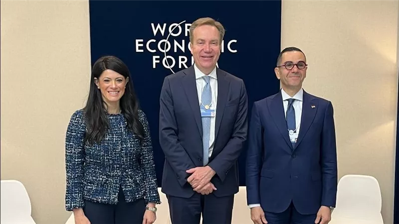 المشاط تبحث مع رئيس المنتدى الاقتصادي العالمي (WEF) تأثير التطورات العالمية والإقليمية على الوضع الاقتصادي