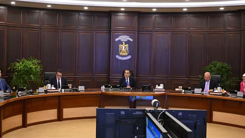 رئيس الوزراء: الجمعة المقبل سيتم استئناف ضخ الغاز لعدد من المصانع التي توقفت خلال الأيام الماضية