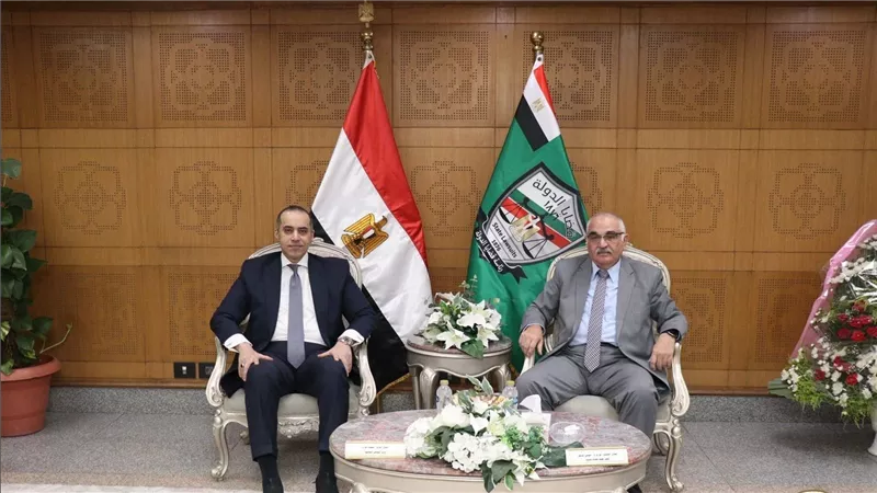 وزير الشئون النيابية والقانونية يلتقي رئيس هيئة قضايا الدولة 