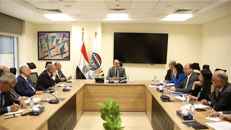 وزير قطاع الأعمال:الاستغلال الأمثل للأصول وتعظيم العوائد وتحسين نظم الإدارة بالشركات التابعة لدعم خطط التحديث والتطوير