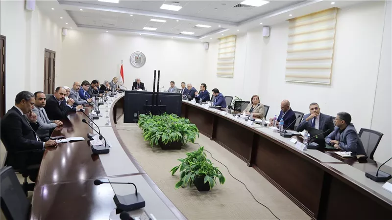 وزير التعليم العالي يعقد اجتماعًا مع ممثلي مؤسسة كلاريفيت لتعزيز التعاون المشترك