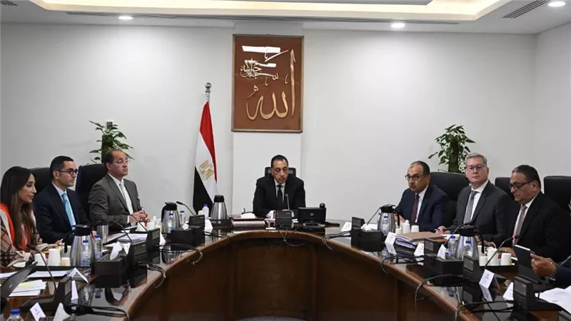 رئيس الوزراء يُتابع موقف تنفيذ برنامج الطروحات الحكومية
