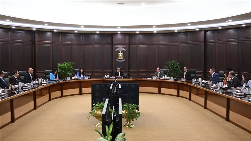 رئيس الوزراء يتابع جهود دعم الاستثمار في الذهب