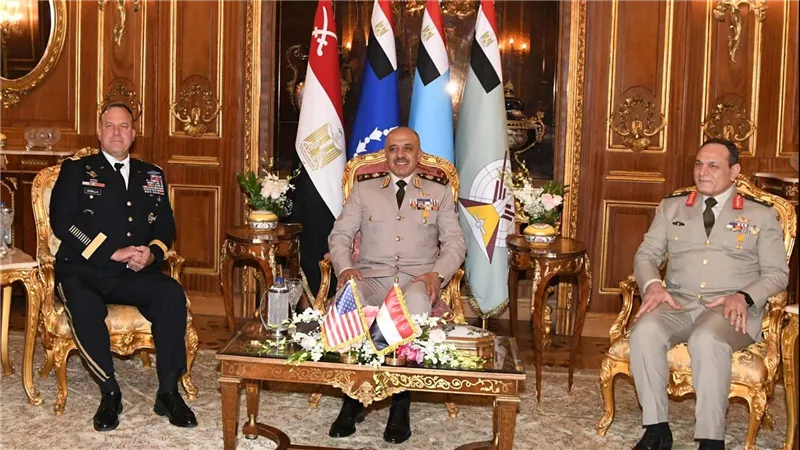 الفريق أحمد خليفة رئيس أركان حرب القوات المسلحة يلتقى قائد القيادة المركزية الأمريكية