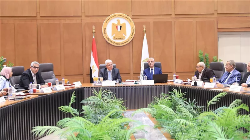 وزير التعليم العالي والبحث العلمى يترأس اجتماع مجلس الجامعات الأهلية