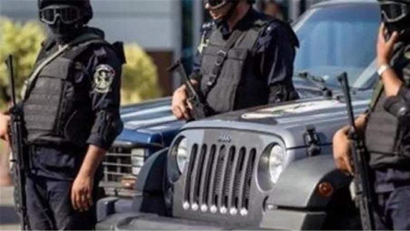 الداخلية تضبط عصابة تحديث بيانات عملاء البنوك الوهمية