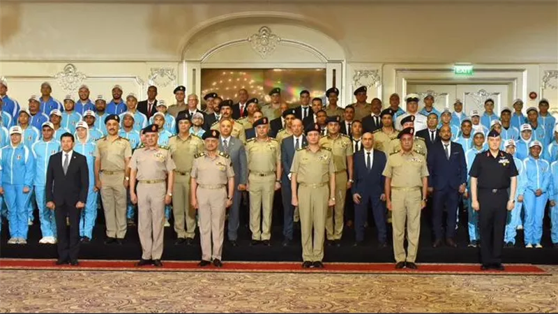 الفريق أول عبد المجيد صقر القائد العام للقوات المسلحة وزير الدفاع والإنتاج الحربى يكرم أبطال القوات المسلحة المحققين للإنجازات الرياضية المحلية والدولية   
