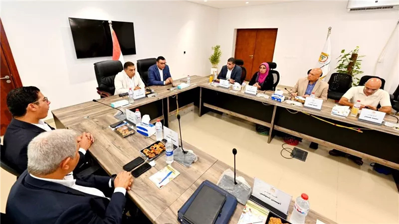  وزير الإسكان ومحافظ الدقهلية يتابعان سير العمل بمنظومتي مياه الشرب والصرف الصحي والمشروعات الجاري تنفيذها بالمحافظة