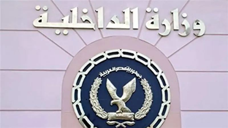 شاب يبتز خطيبته السابقة بصورها بعد فسخ الخطوبة والداخلية تضبطه