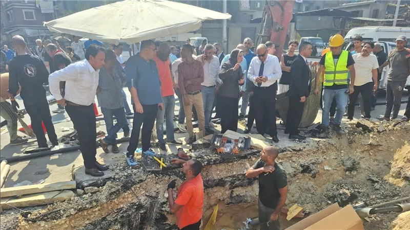 وزير الكهرباء في موقع إصلاح عطل الكابل الأرضي أمام محطة مترو ساقية مكي بمحافظة الجيزة