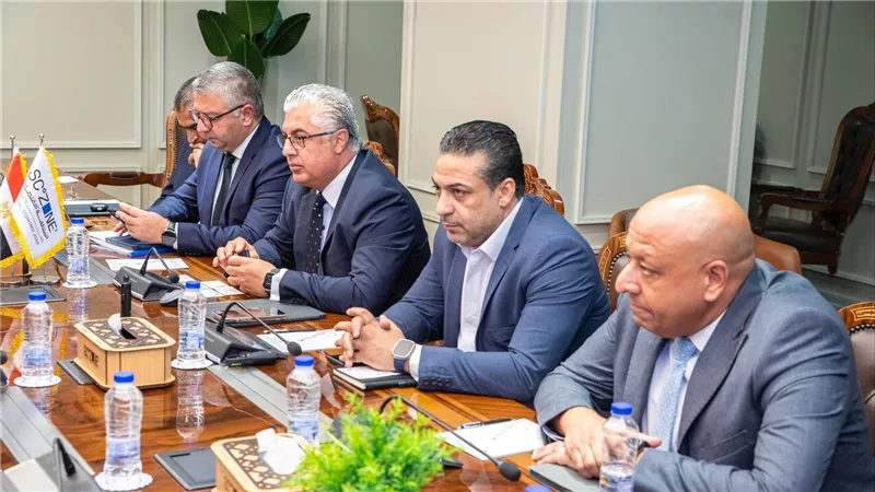 رئيس اقتصادية قناة السويس يستقبل وفدًا تجاريًا صينيًا رفيع المستوى 