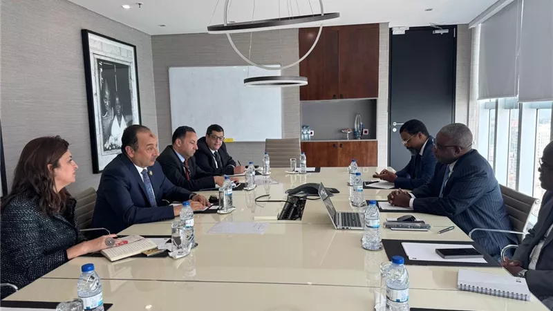 وزير قطاع الأعمال يبحث مع وزيري السياحة والإسكان ورئيس الصندوق السيادي في أنجولا فرص التعاون المشترك