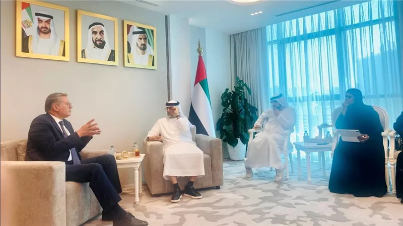 وزير البترول يعقد اجتماعًا مع وزير الطاقة والبنية التحتية الإماراتي بإمارة أبوظبي
