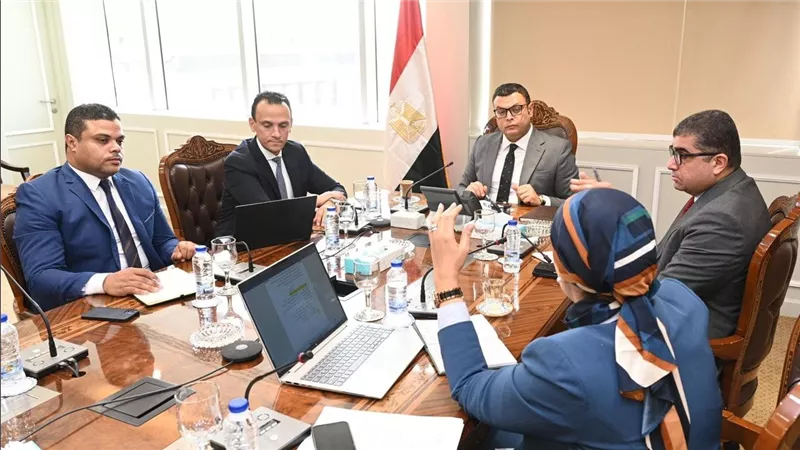 وزير الإسكان يُتابع موقف الاستراتيجية الوطنية للعمران الأخضر والمستدام