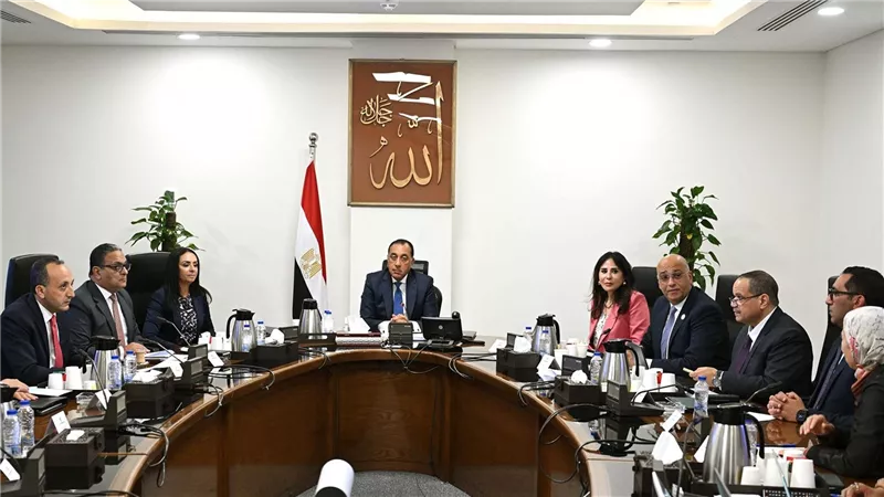 رئيس الوزراء يستعرض الاستراتيجية الوطنية للحرف اليدوية (2025 – 2030)