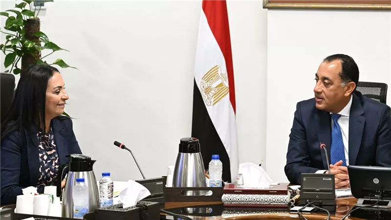 رئيس الوزراء يُتابع مع وزيرة التضامن الاجتماعي ملفات عمل الوزارة