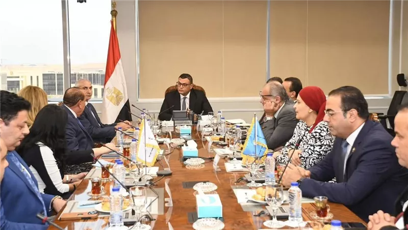 وزير الإسكان يلتقي وفدًا من الجالية المصرية في الولايات المتحدة الأمريكية