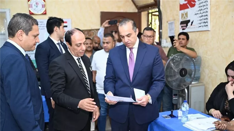 وزير الشئون النيابية والقانونية بعد الإدلاء بصوته في انتخابات مجلس الشيوخ