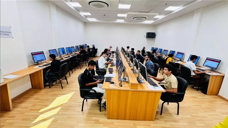 «تطوير التعليم بالوزراء» يُدشن أول تجربة للروبوتات في إرشاد الطلاب باختبارات القبول بمعهد الكوزن المصري الياباني