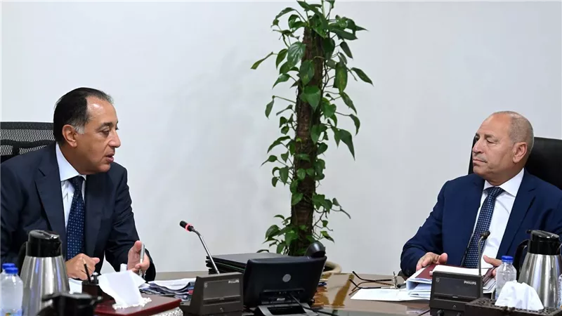 رئيس الوزراء يستعرض الفرص الاستثمارية ببعض الأراضي الفضاء على كورنيش النيل