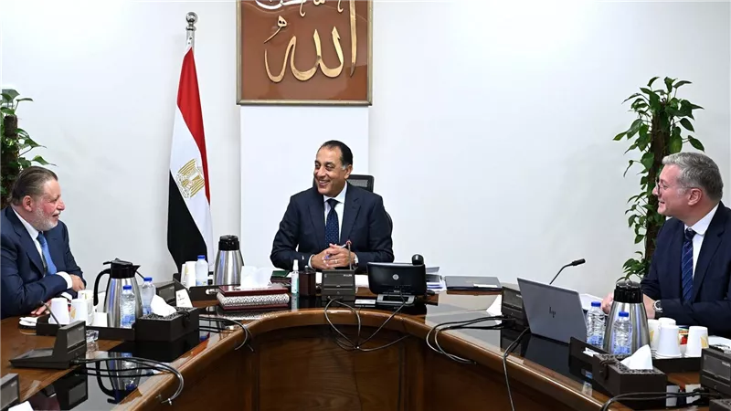رئيس الوزراء يتابع جهود توفير المنتجات البترولية وموقف سداد مستحقات الشركاء الأجانب في قطاع البترول