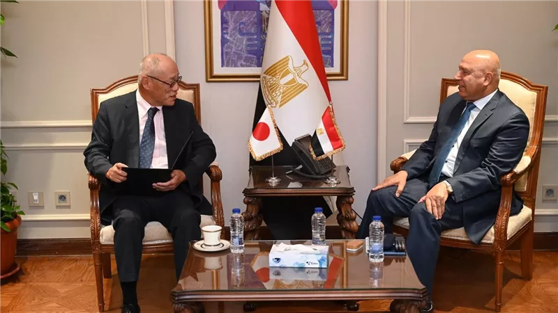 وزير الصناعة والنقل يستقبل السفير الياباني بالقاهرة