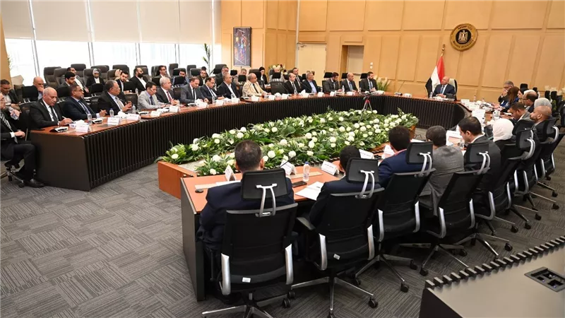 وزير الصناعة والنقل يعقد اجتماعًا موسعًا مع كبار مصنعي مكونات السيارات لتوطين الصناعة وتحقيق التشبيك والتكامل الصناعي