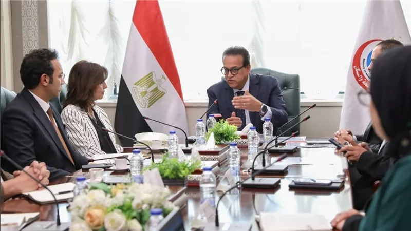 وزير الصحة يبحث مع المدير التنفيذي للأكاديمية الوطنية للتدريب تعزيز البرامج التدريبية للقطاع الصحي 