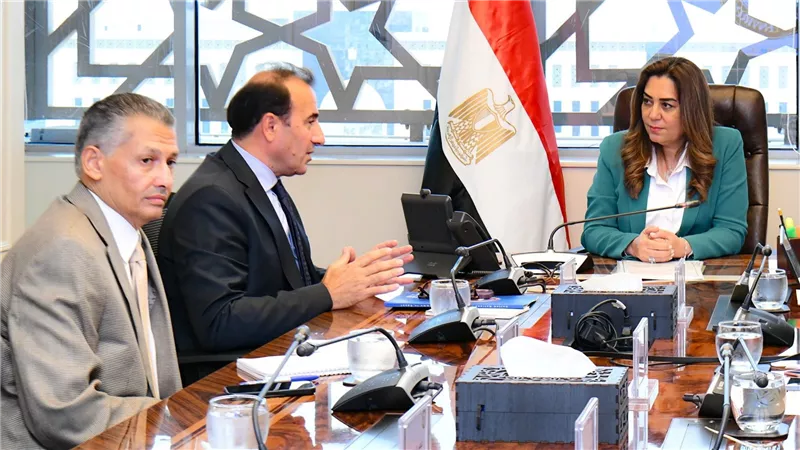 عوض تلتقي فريق عمل برنامج الأمم المتحدة الإنمائي لبحث نتائج التعاون في المشروعات المشتركة
