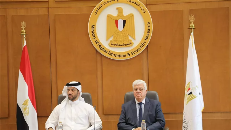 وزير التعليم العالي يبحث سبل التعاون مع نائب حاكم الشارقة ورئيس جامعة الشارقة