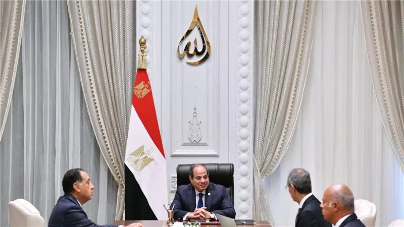 الرئيس السيسى يستقبل مستشار الأمن الوطنى البحرينى ويشيد بعمق العلاقات بين القاهرة والمنامة