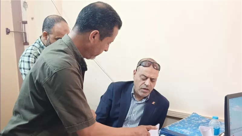 وزير العمل يقوم بزيارة مفاجئة إلى مكتبي عمل الضبعة والعلمين
