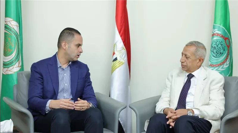 نائب وزير الصحة والسكان يبحث مع رئيس الأكاديمية العربية للعلوم والتكنولوجيا والنقل البحري سبل التعاون