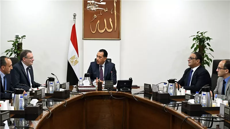رئيس الوزراء يبحث مع رئيس 