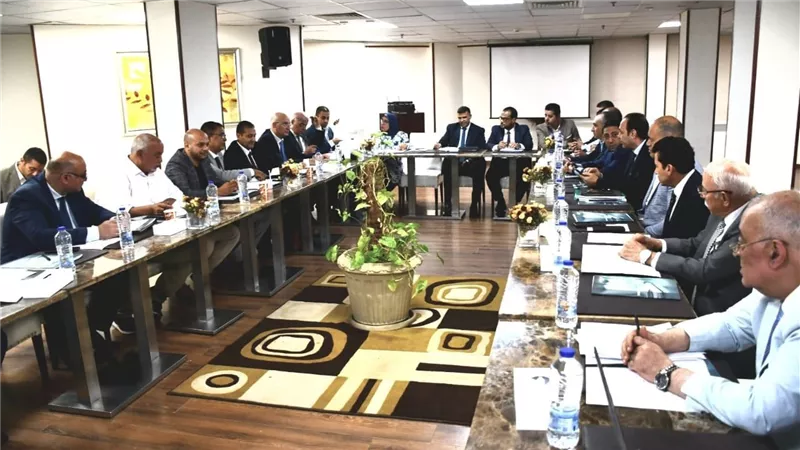  وزير الشباب والرياضة يترأس اجتماعًا مع عددٍ من مسئولي الشؤون القانونية بالأندية