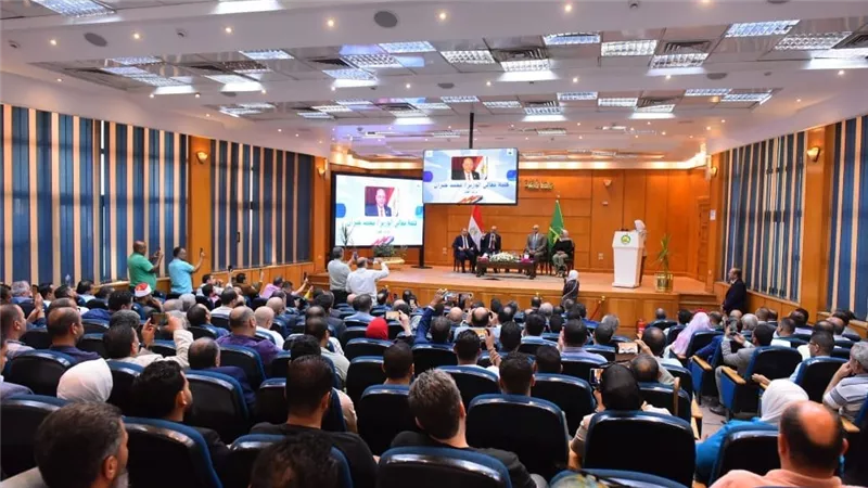 وزير العمل ومحافظ القليوبية يفتتحان ورشة عمل تثقيفية للتوعية بقانون العمل الجديد