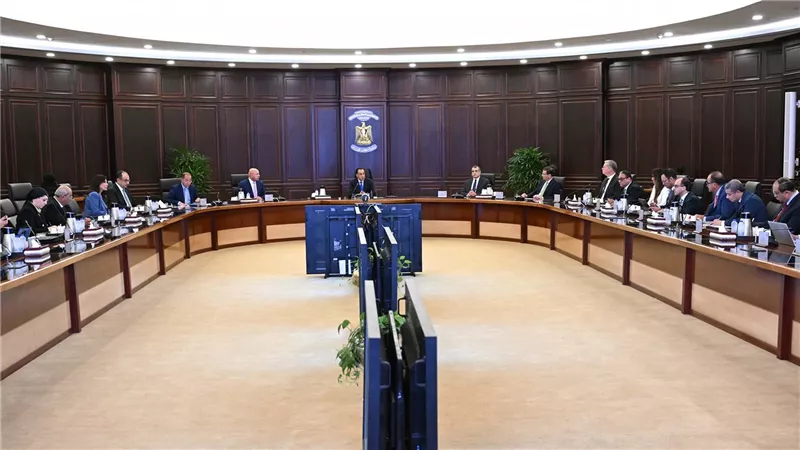 رئيس الوزراء يتابع جهود توفير المنتجات البترولية لقطاعي الصناعة والزراعة والقطاعات التنموية المختلفة