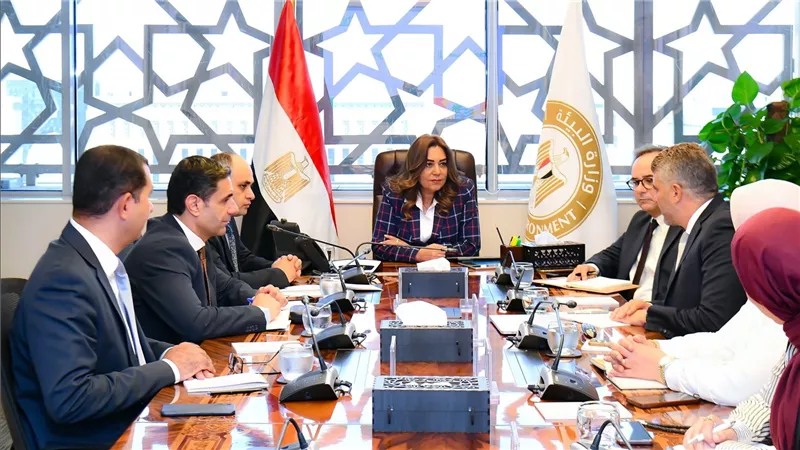 وزيرة التنمية المحلية والقائم بأعمال وزير البيئة تستعرض الموقف التنفيذي وآخر مستجدات ما تم تنفيذه بمشروع شرم الشيخ خضراء 