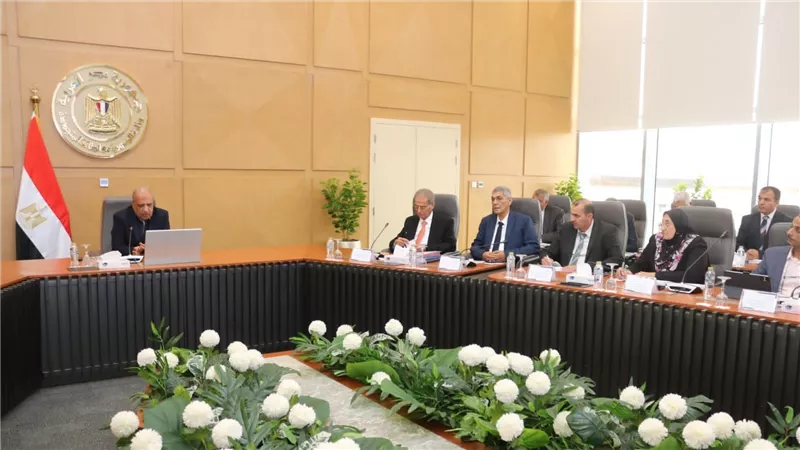 وزير الكهرباء يجتمع برؤساء شركات الإنتاج والنقل والتوزيع