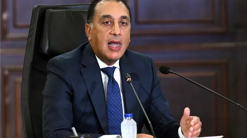 رئيس الوزراء يستعرض نماذج استجابات منظومة الشكاوى الحكومية لعدد من الحالات في قطاع الصحة