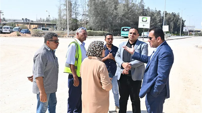 وزير الإسكان يتابع موقف تطوير الطرق والمرافق بالمناطق الصناعية بمساحة 2560 فدانا بالعاشر من رمضان