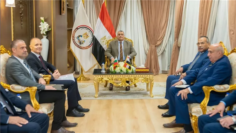 وزير الدولة للإنتاج الحربي يناقش مع سفير بلغاريا بالقاهرة سبل تعزيز التعاون المشترك