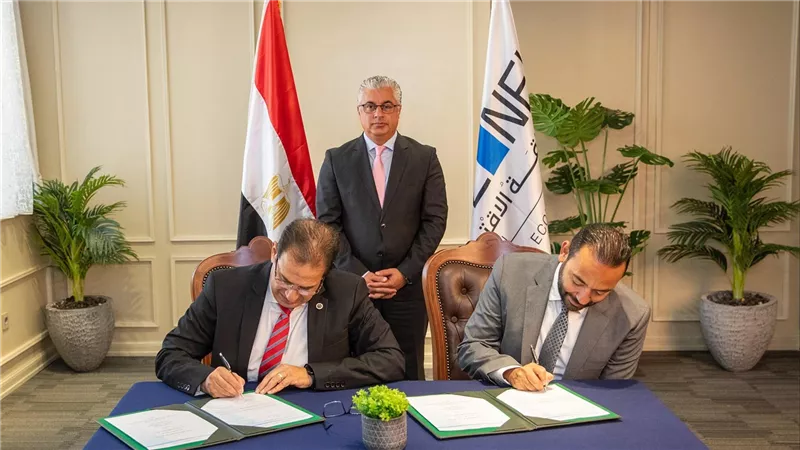 باستثمارات 970 مليون جنيه.. رئيس اقتصادية قناة السويس يشهد توقيع عقد مشروع شركة “CWA” للمنسوجات بالمنطقة الصناعية