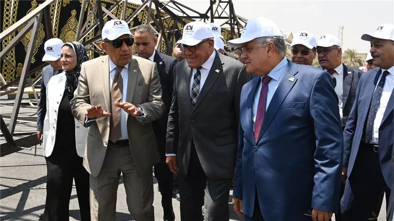 رئيس الهيئة العربية للتصنيع ووزير الكهرباء والطاقة المتجددة يشهدان افتتاح خط إنتاج أبراج كهرباء الجهد العالي 