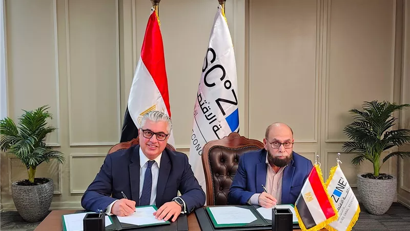 باستثمارات 35.2 مليون دولار أمريكي.. رئيس اقتصادية قناة السويس يوقع عقد مشروع شركة “إنترلووب جروب” 