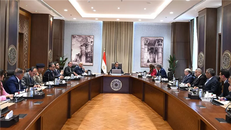 رئيس الوزراء يترأس اجتماع اللجنة الوزارية للسياحة