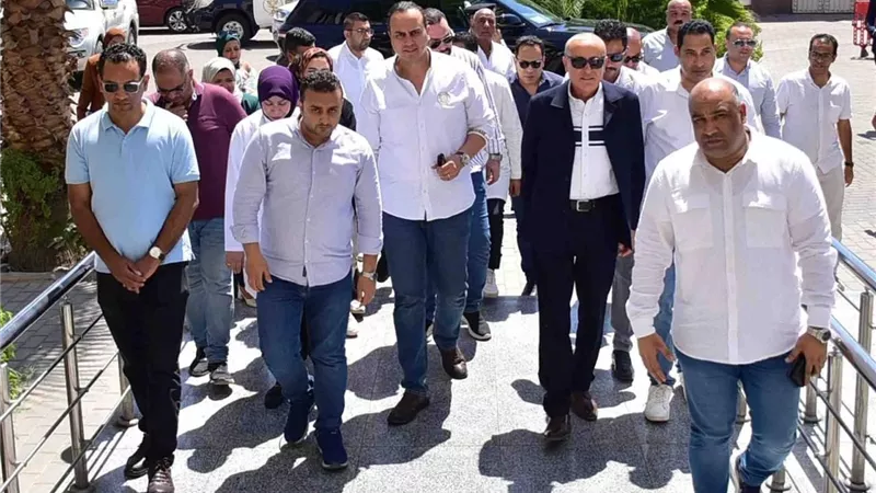 رئيس الرعاية الصحية ومحافظ الأقصر يفتتحان وحدة علاج الأورام ووحدتي عناية القلب والأطفال المبتسرين بمستشفى الكرنك