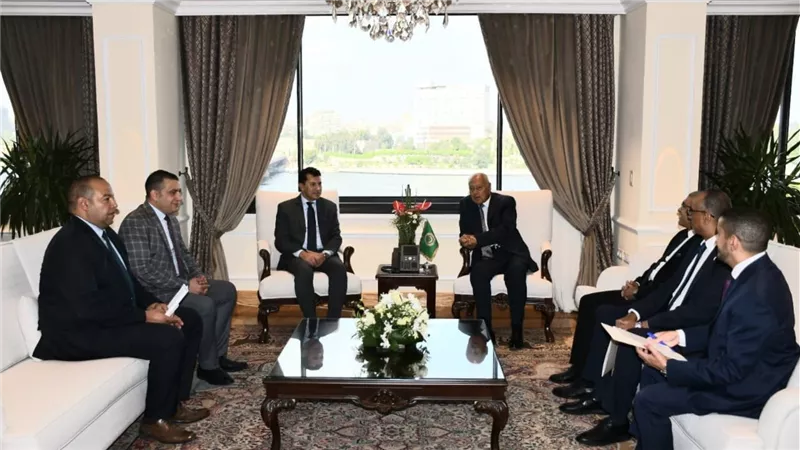 وزير الشباب والرياضة المصري يلتقي الأمين العام لجامعة الدول العربية دعماً للعمل العربي المشترك