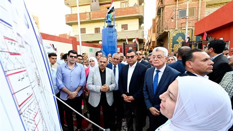 وزير الإسكان ومحافظ الشرقية يفتتحان محطة صرف صحي 