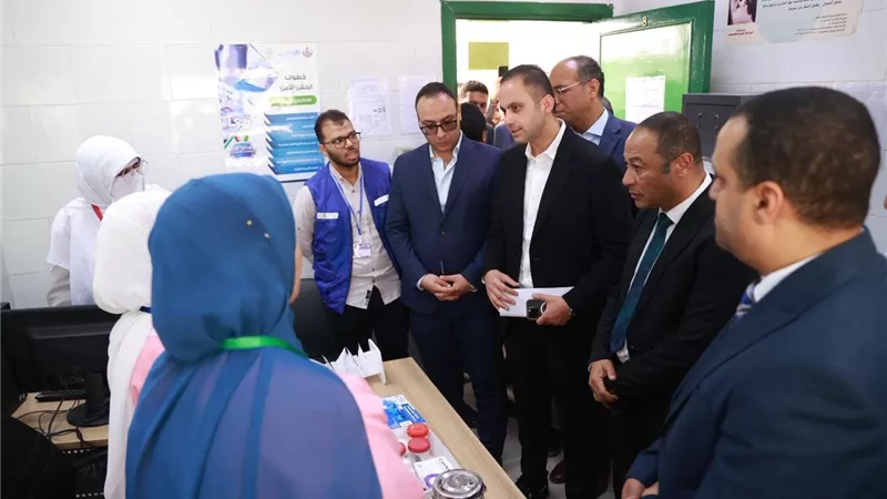 نائب وزير الصحة يتفقد مستشفى أسيوط العام والمركز الطبي الحضري بالوليدية لتعزيز الخدمات الصحية